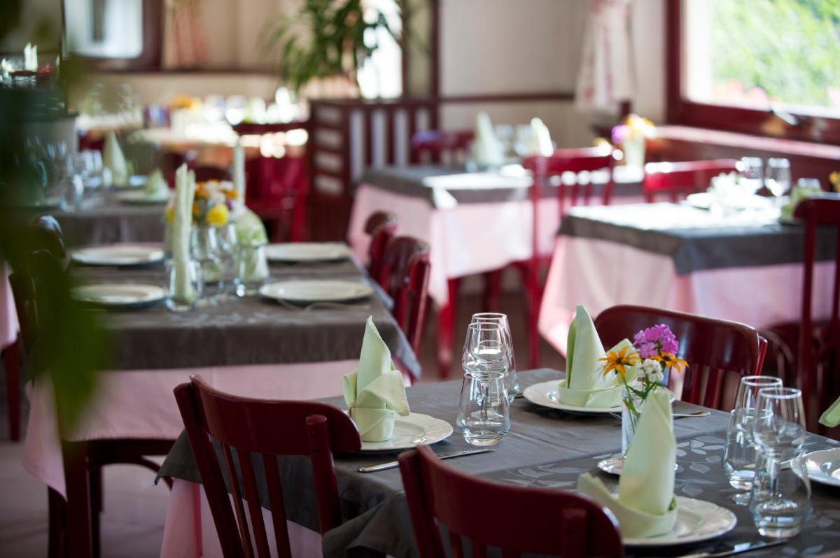 Restaurant ou autre lieu de restauration dans l'établissement Logis Hotel & Spa Beau-Site