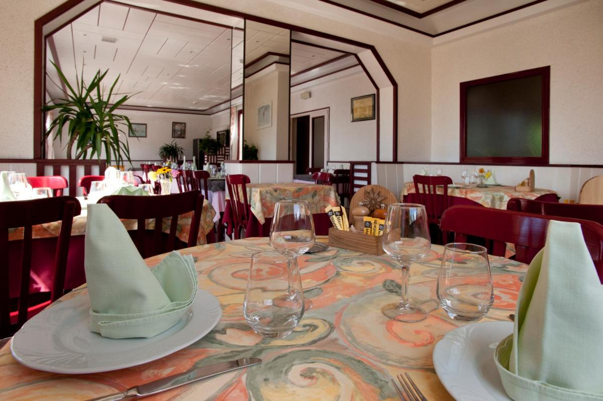 Restaurant ou autre lieu de restauration dans l'établissement Logis Hotel & Spa Beau-Site