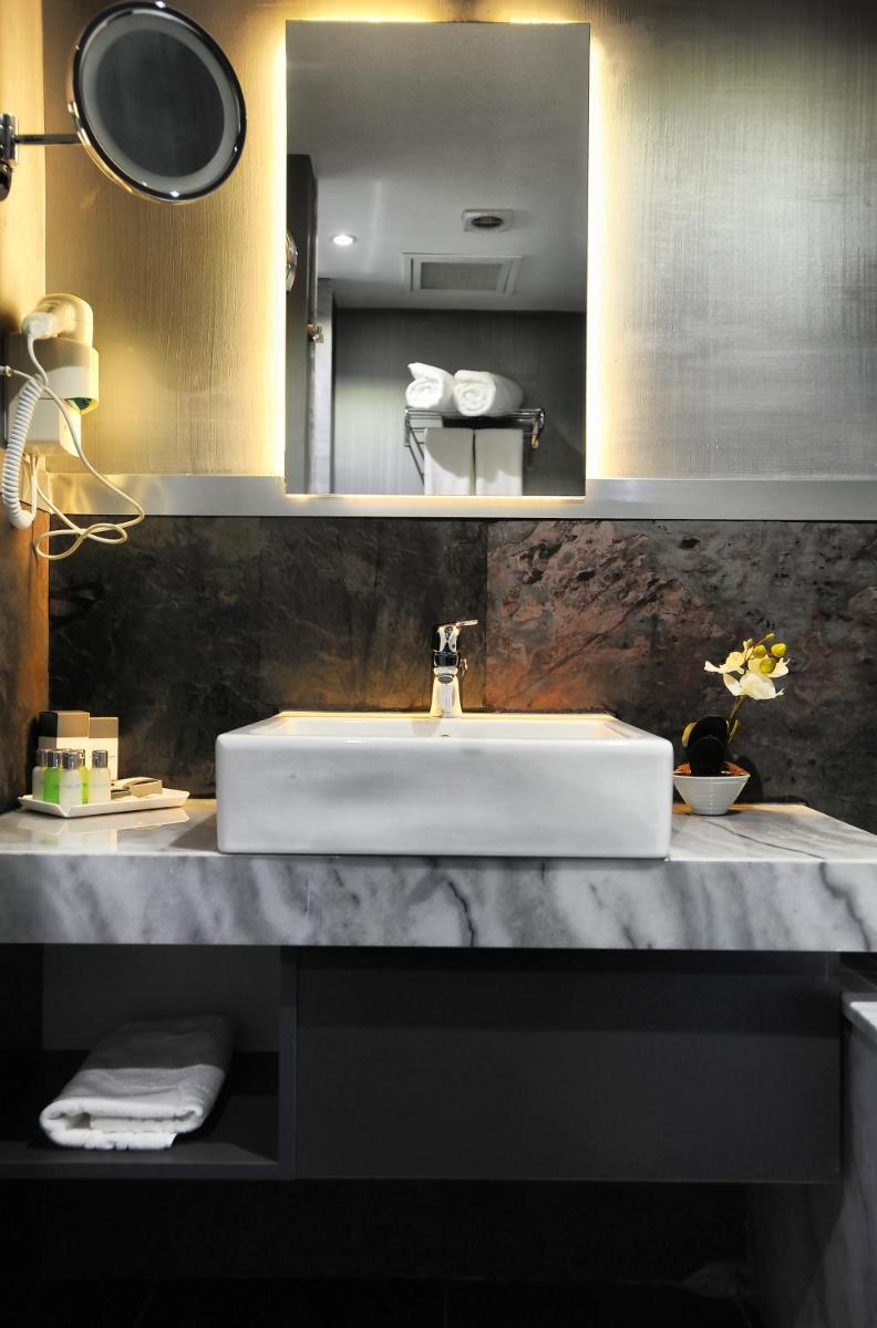 Akoni Hotel - Housity