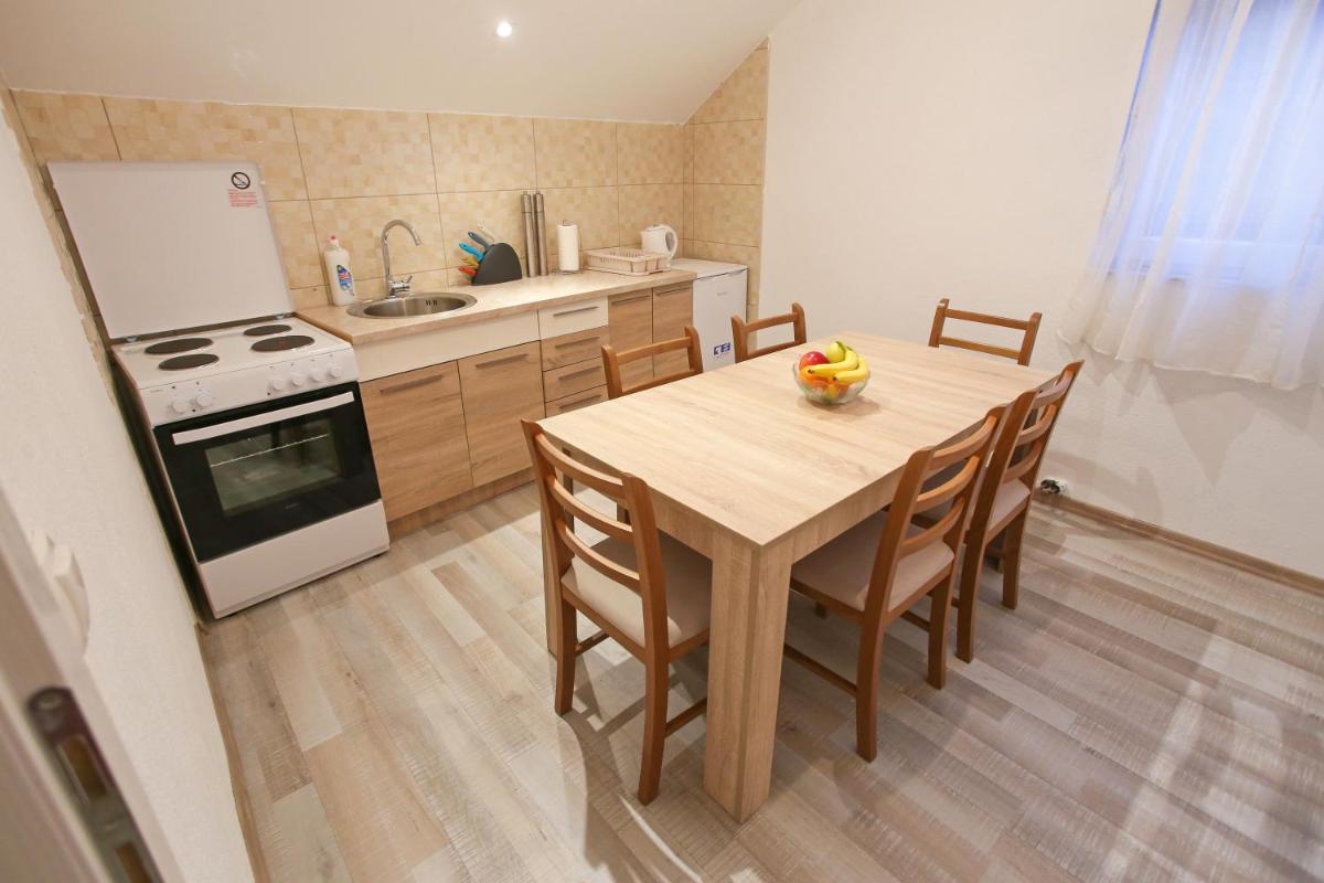 Central Located Guest House - Housity