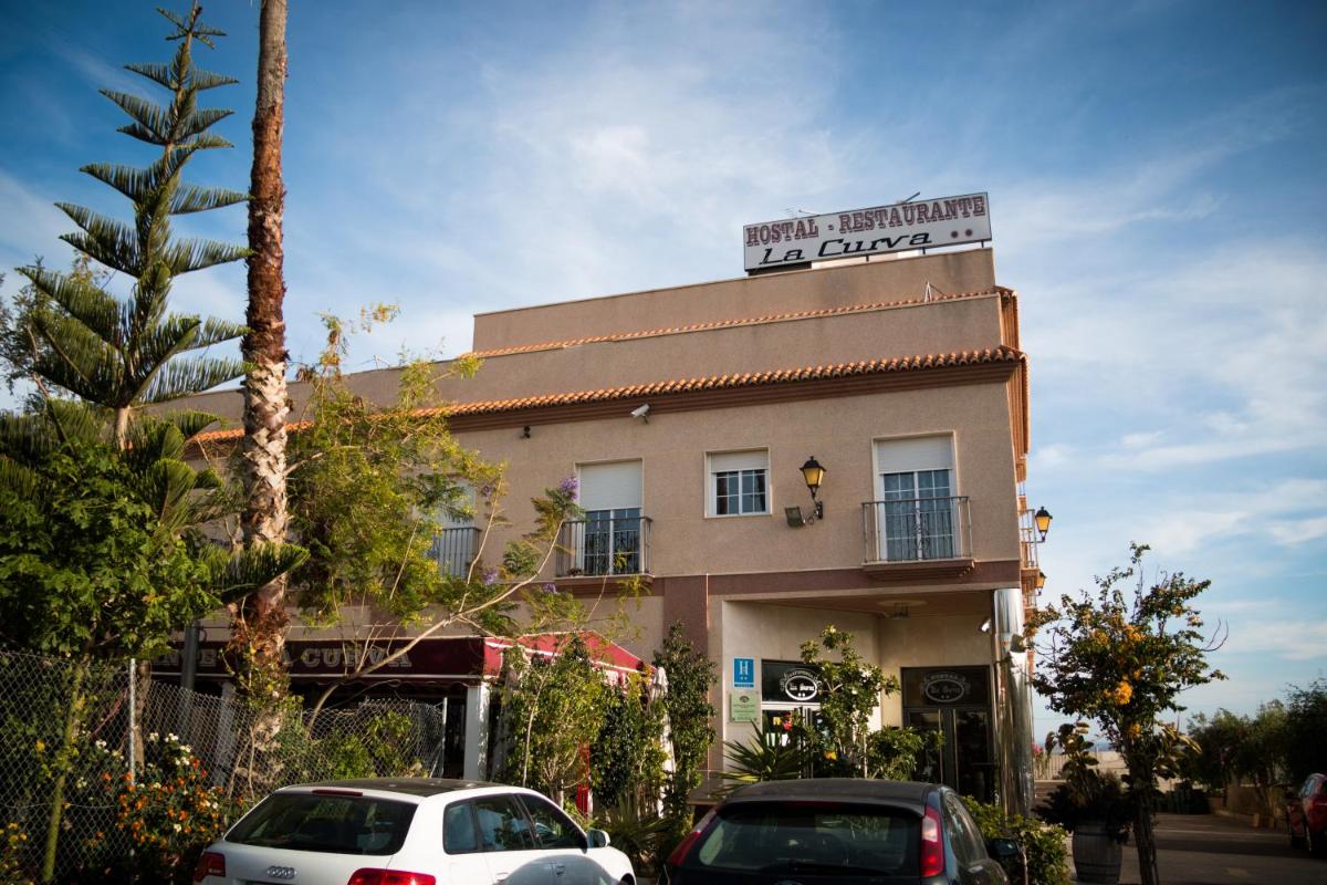 Hostal Restaurante La Curva - Housity