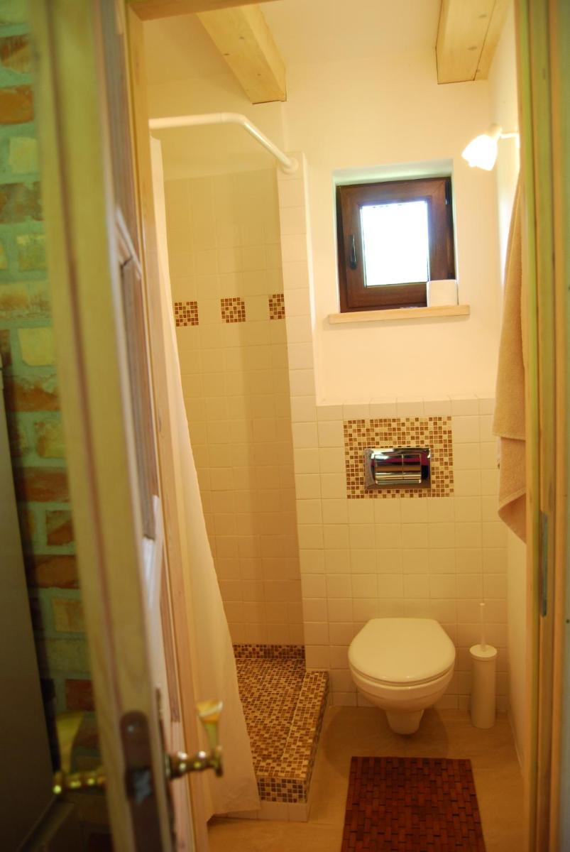 Domki Nad Jeziorem Wydmińskim - Housity