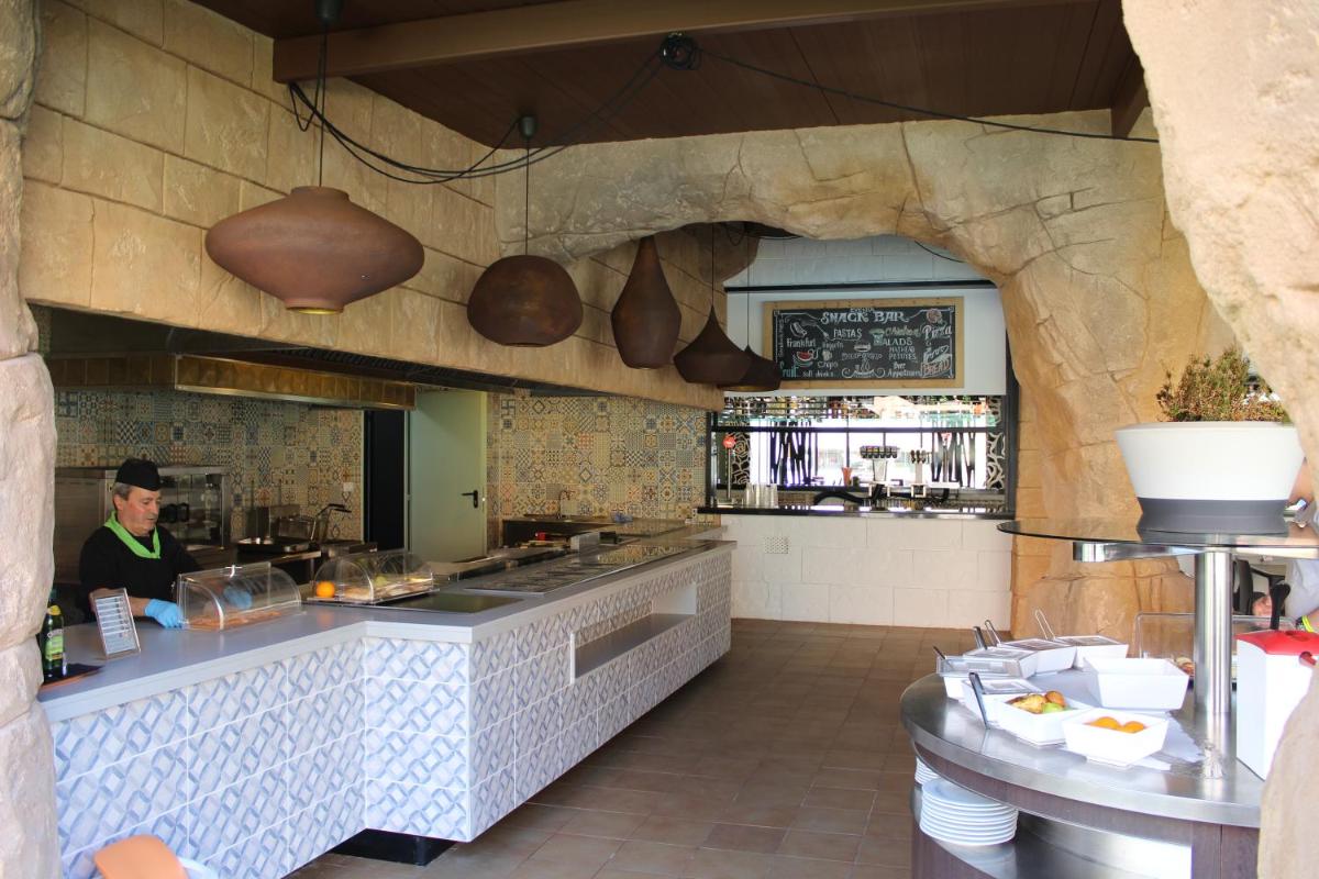 Una cocina o zona de cocina en Evenia Olympic Resort