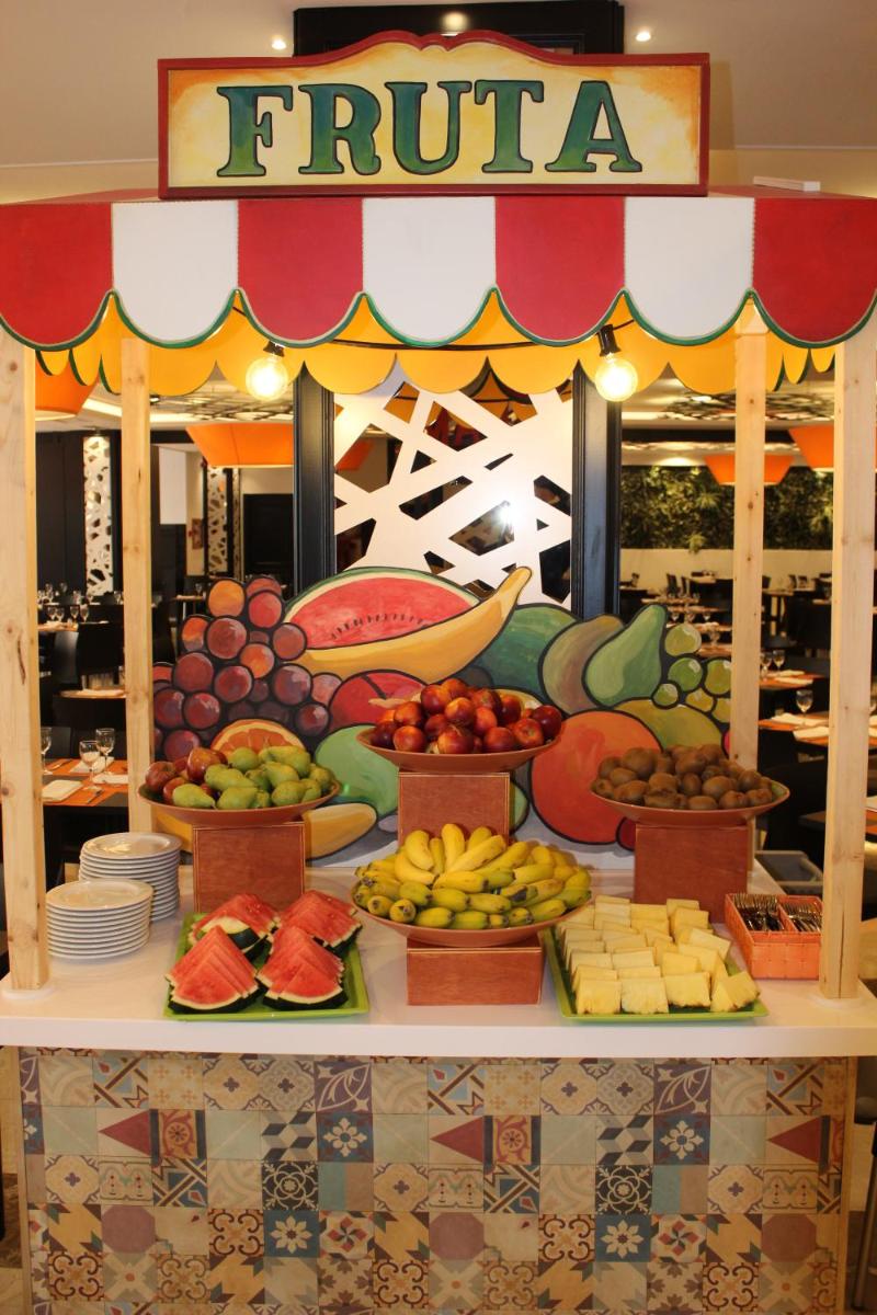 Comida en o cerca de este hotel