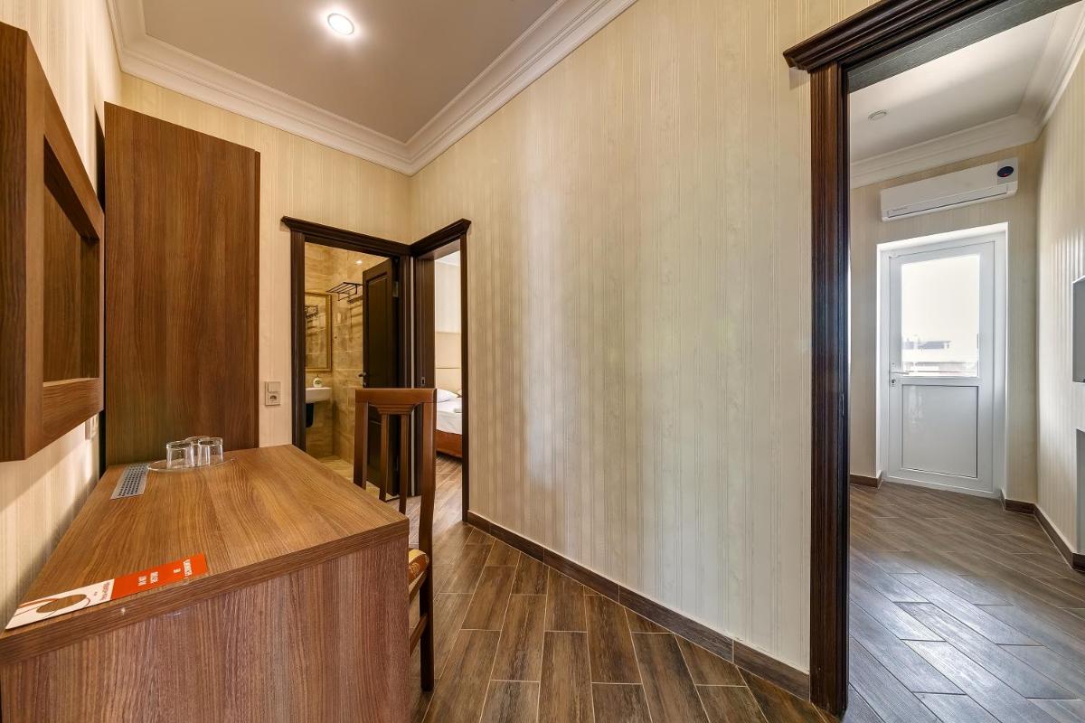 Azaria Hotel - Housity