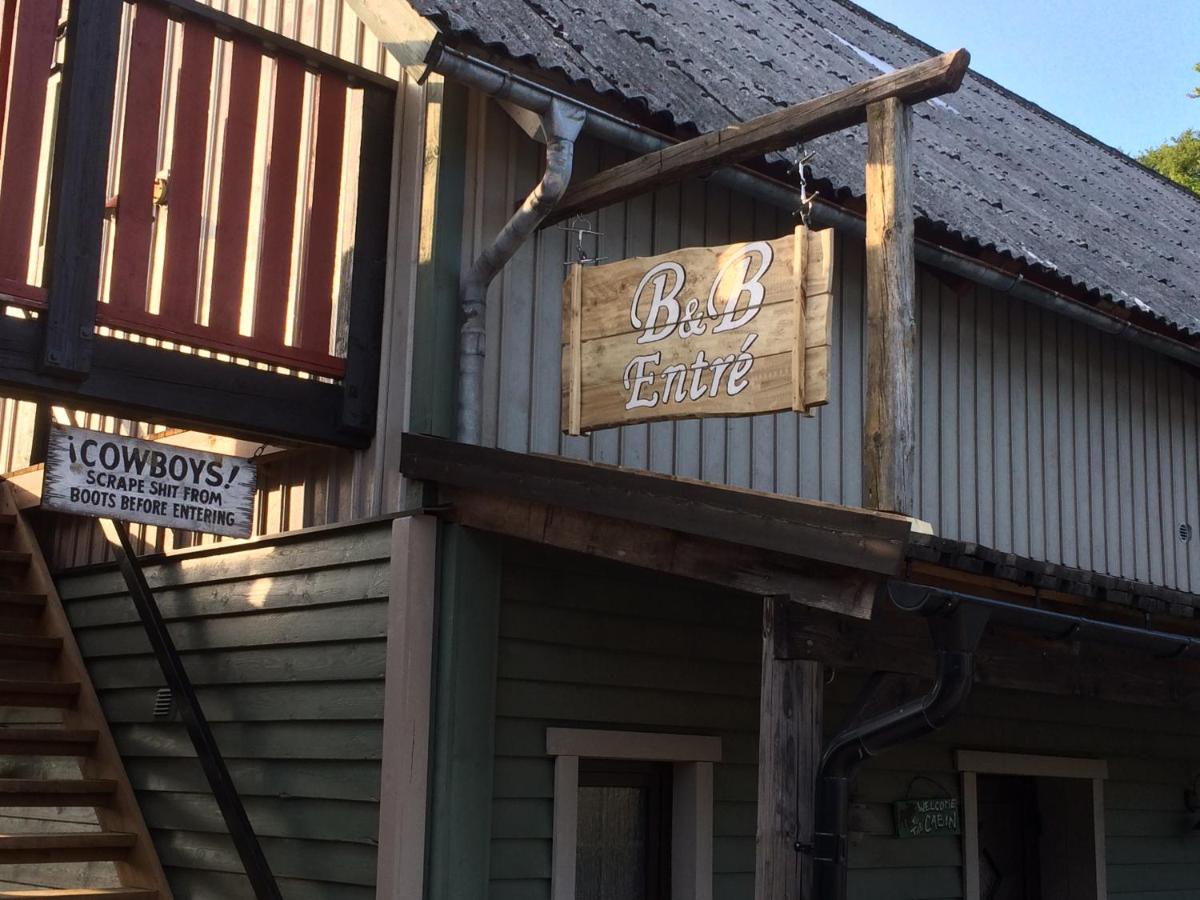 J A Ranch Bed & Breakfast - Housity