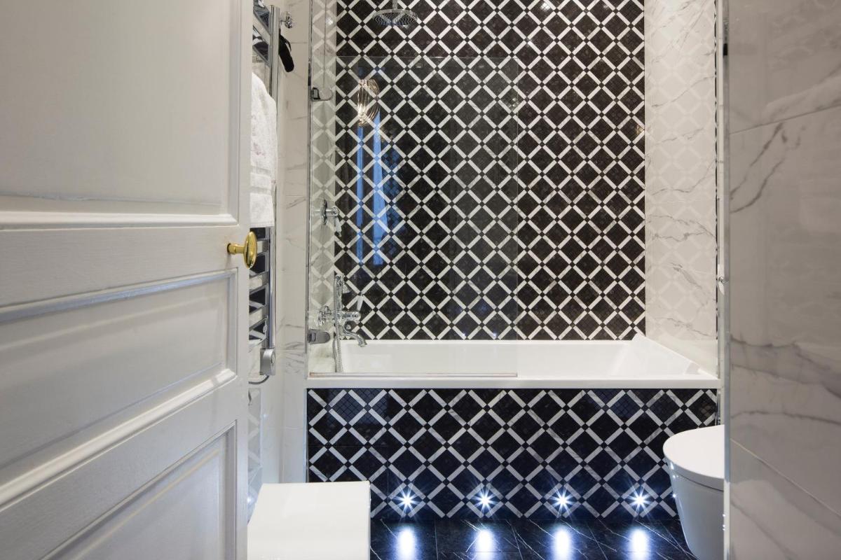 Salle de bains dans l'établissement Hotel & Spa de Latour Maubourg