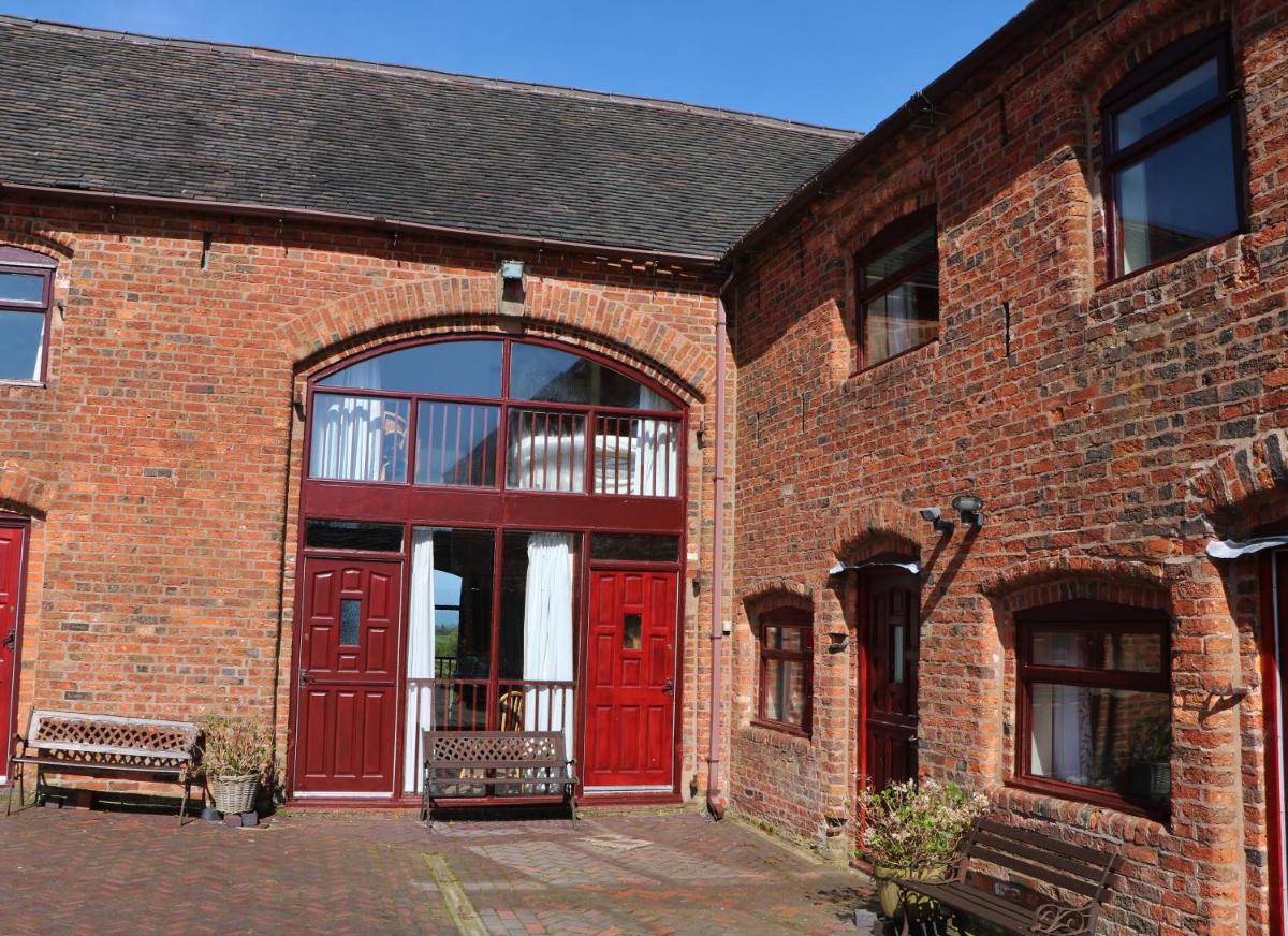 Bank Top Farm Cottages - Housity