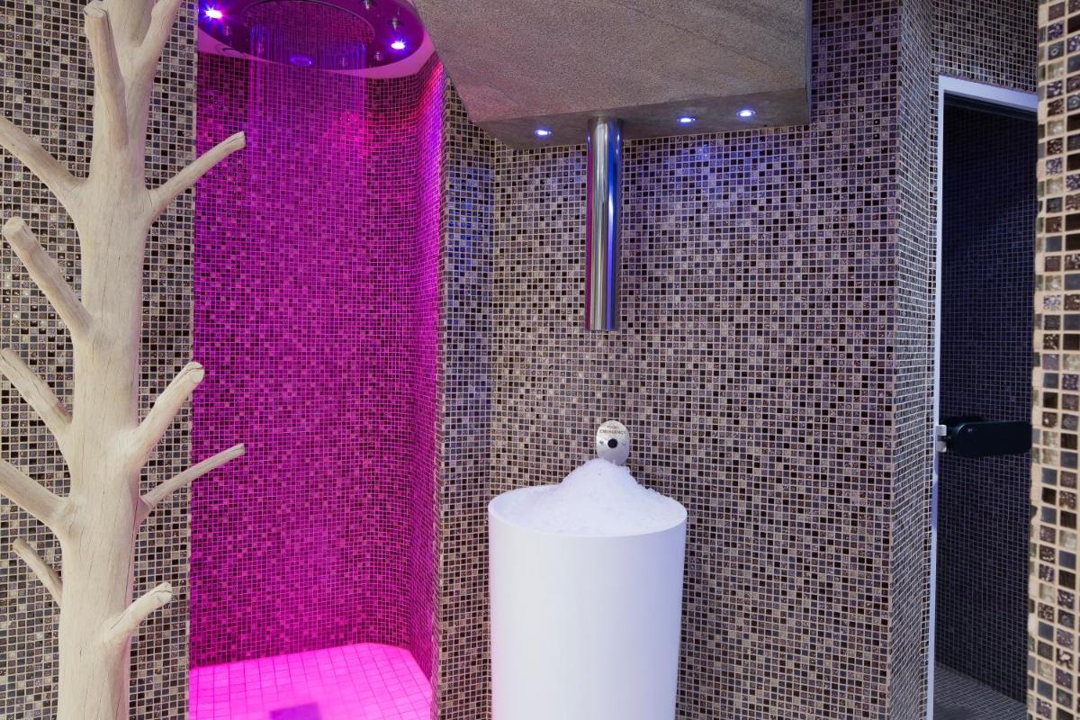 Salle de bains dans l'établissement Hotel & Spa de Latour Maubourg