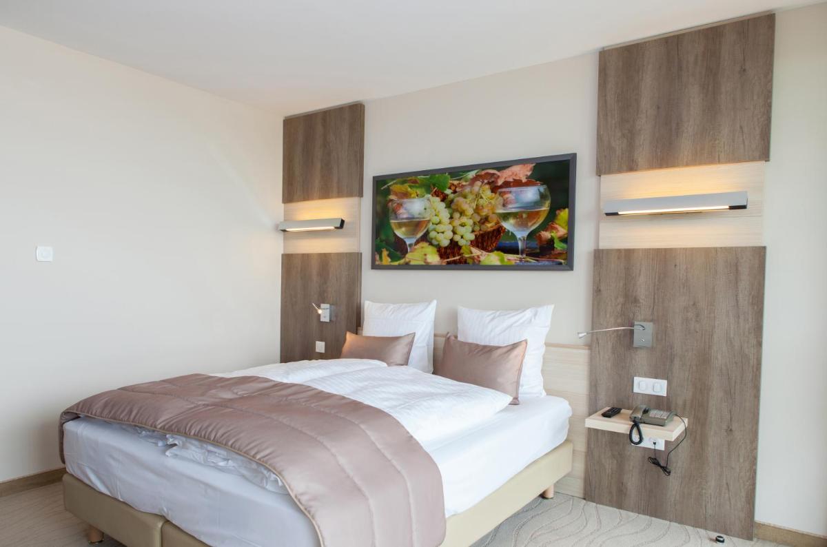 Un ou plusieurs lits dans un hébergement de l'établissement Hotel Restaurant Le Cleebourg