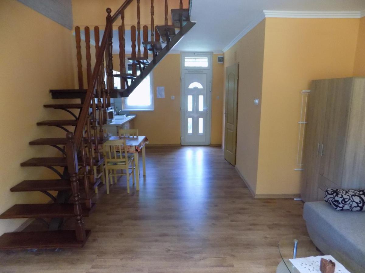 Nárcisz apartman - Housity