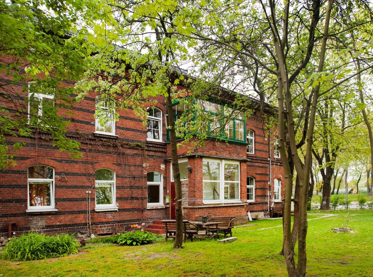 Red Brick Apartments - Housity