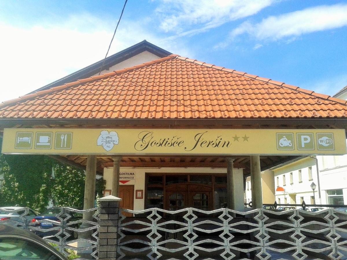 Guesthouse Jersin - Housity