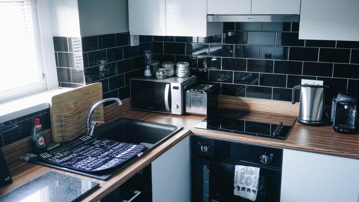 Aaron Wise Apartments - Housity