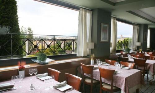 Hotel Restaurante El Tollo - Housity