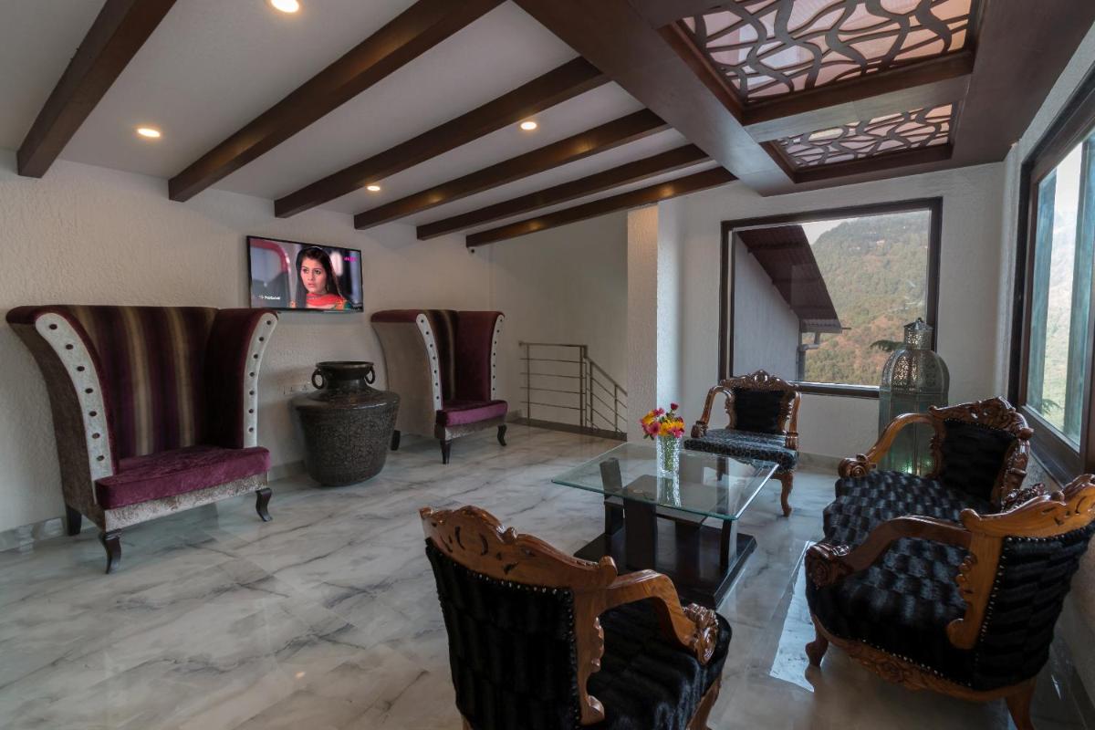 Hotel Seven Oaks - Housity