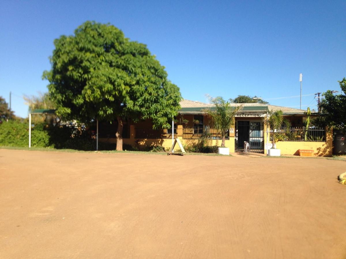 Carnarvon Caravan Park - Housity