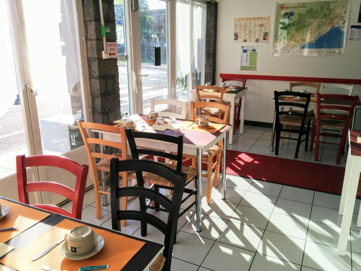 Hotel Araur - Housity