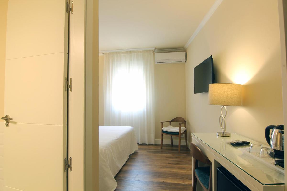 Hostal Los Castañuelos - Housity