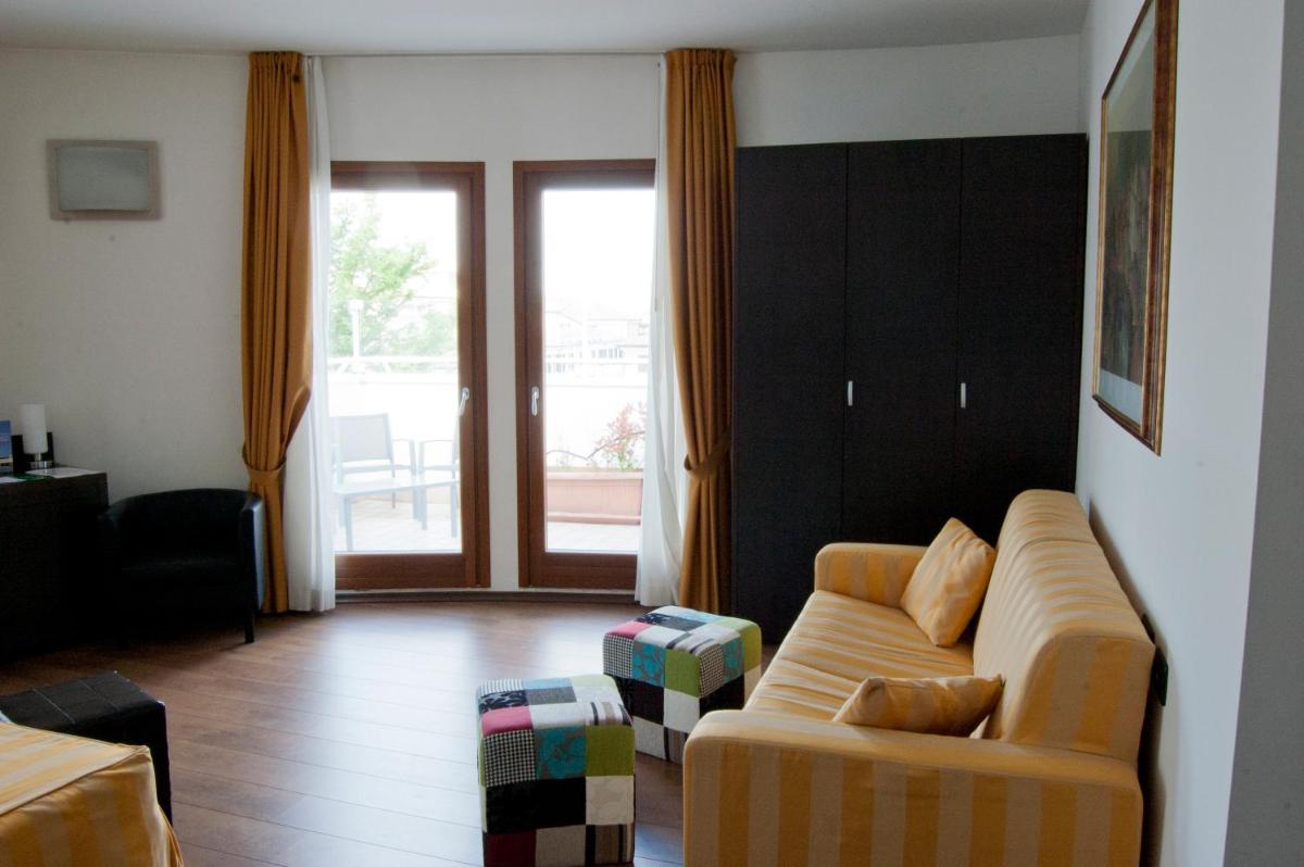 Hotel Leon Bianco - Housity
