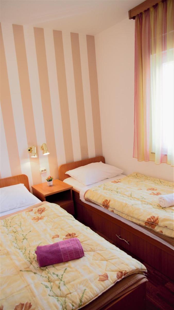 Apartments & Rooms CASA GAGRO - Housity