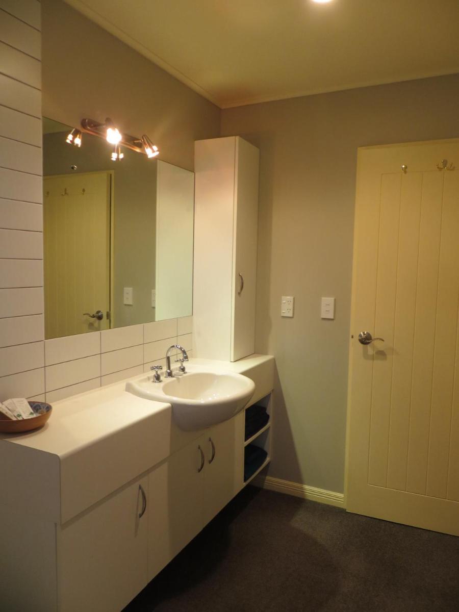 Silverlights B & B - Housity