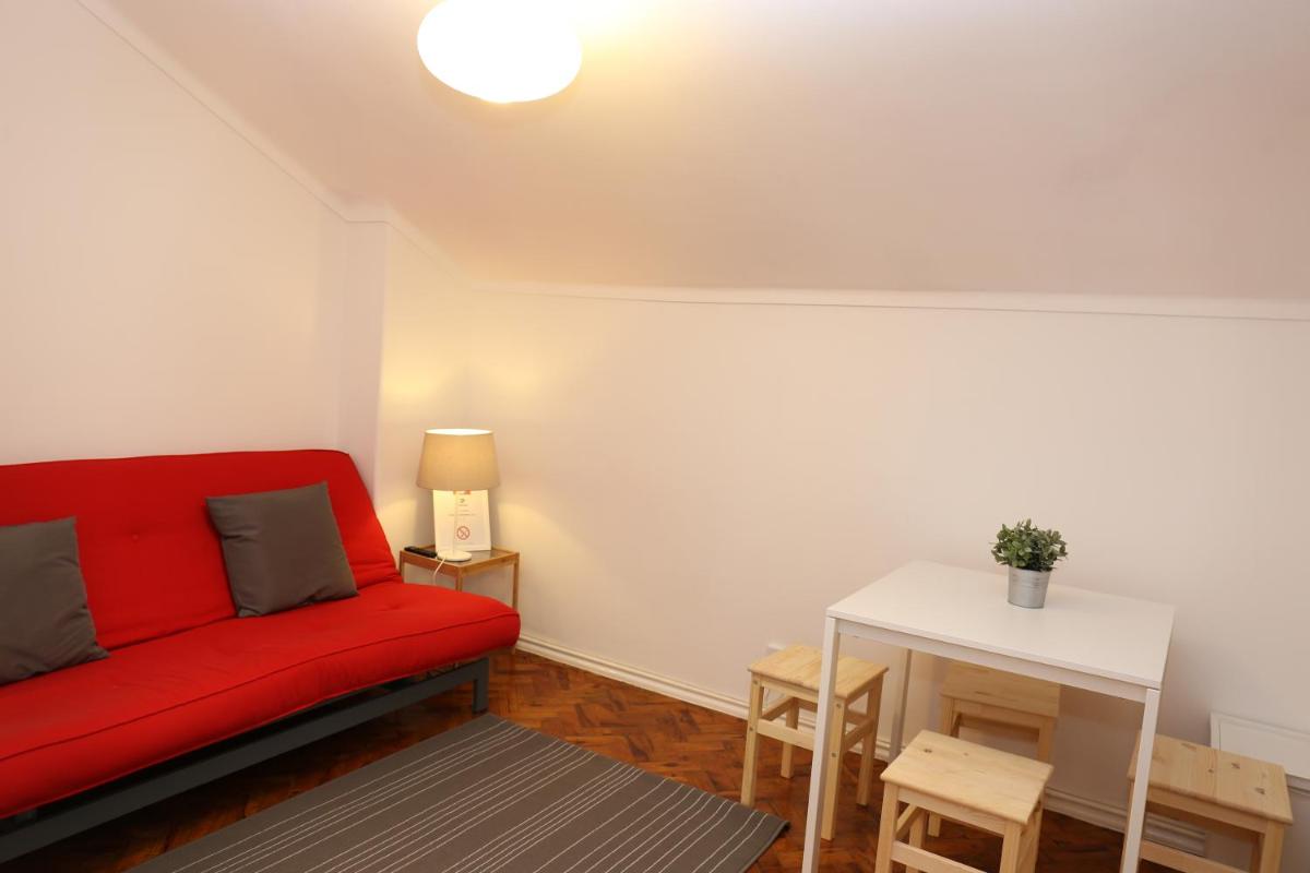 Suitetrails - White cosy apartment