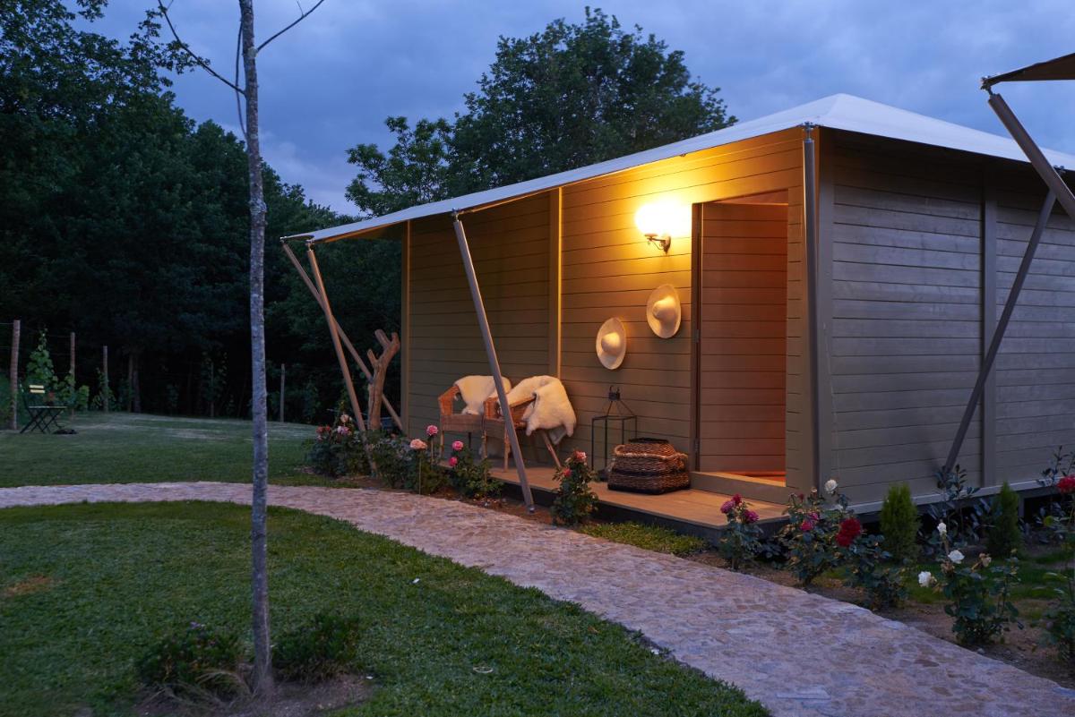 Um jardim no exterior de Carmo's Boutique Hotel - Small Luxury Hotels of the World