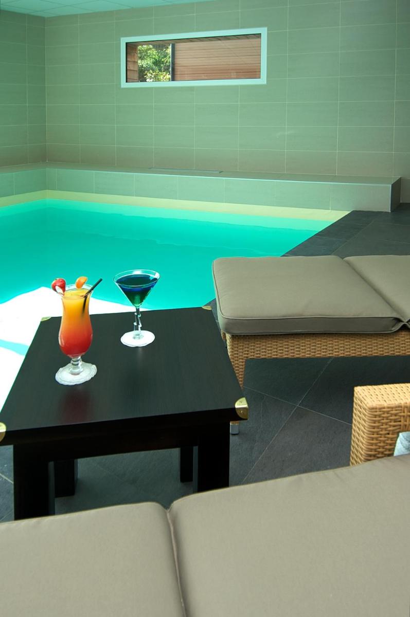 Piscine de l'établissement Best Western Plus Les Terrasses de Bréhat ou située à proximité