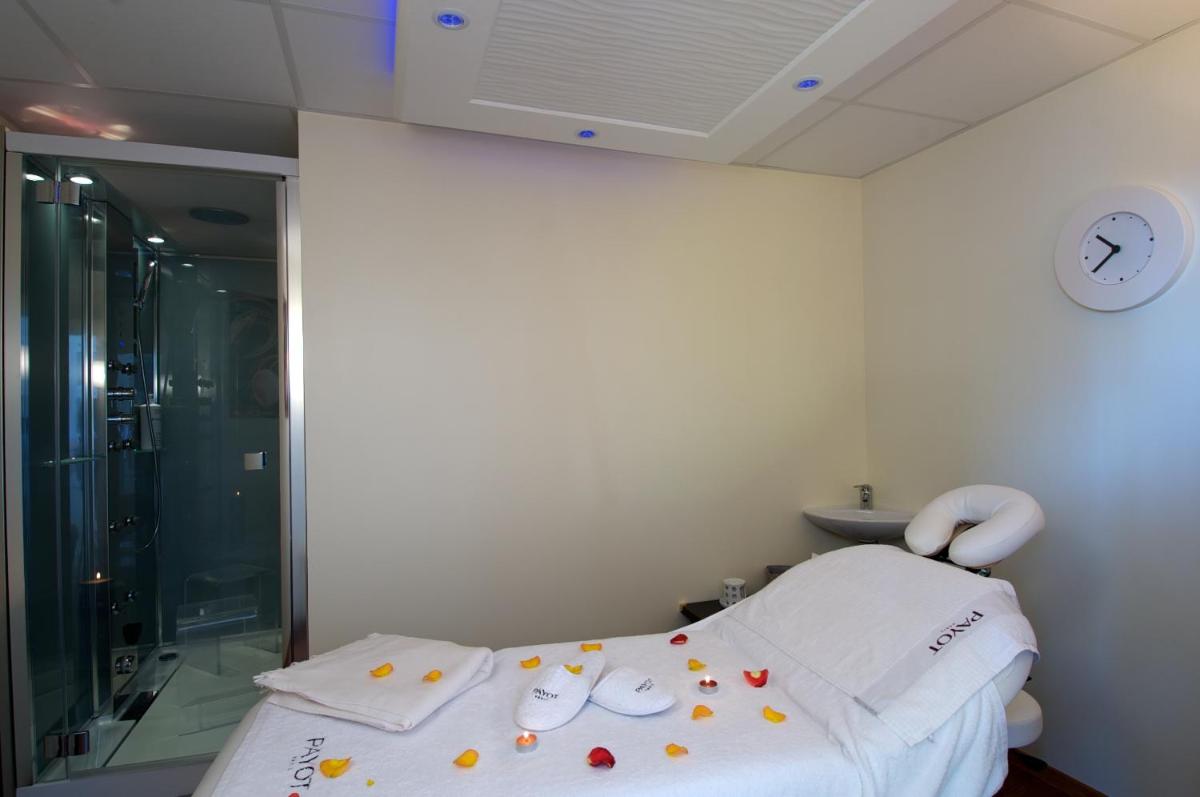 Un ou plusieurs lits dans un hébergement de l'établissement Best Western Plus Les Terrasses de Bréhat