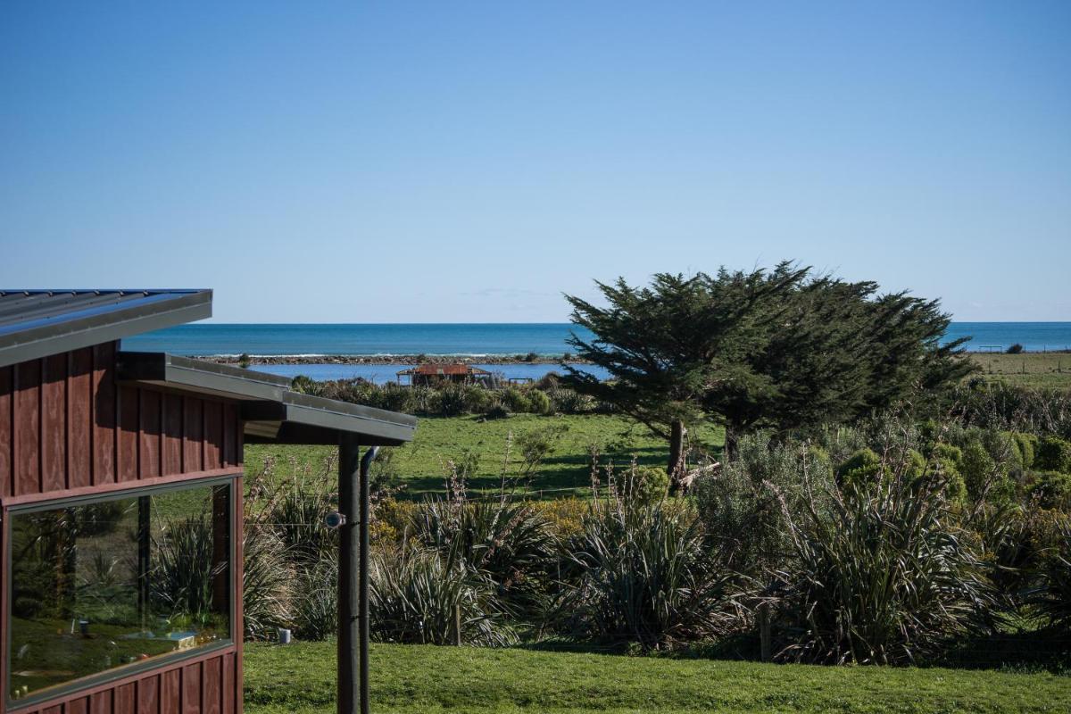 Kiwi Cabin and Homestay at Koru with hot tub - Housity