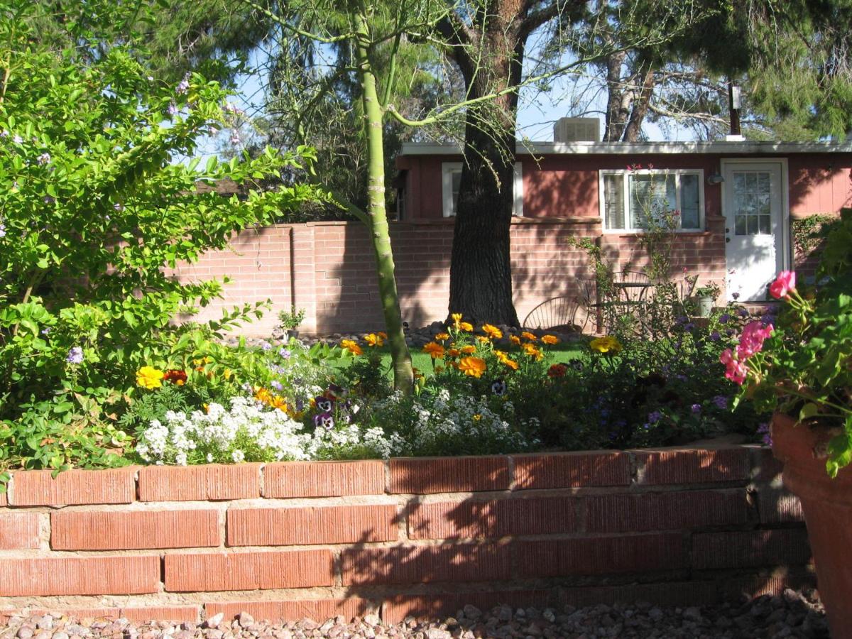 Mon Ami Bed and Breakfast - Housity