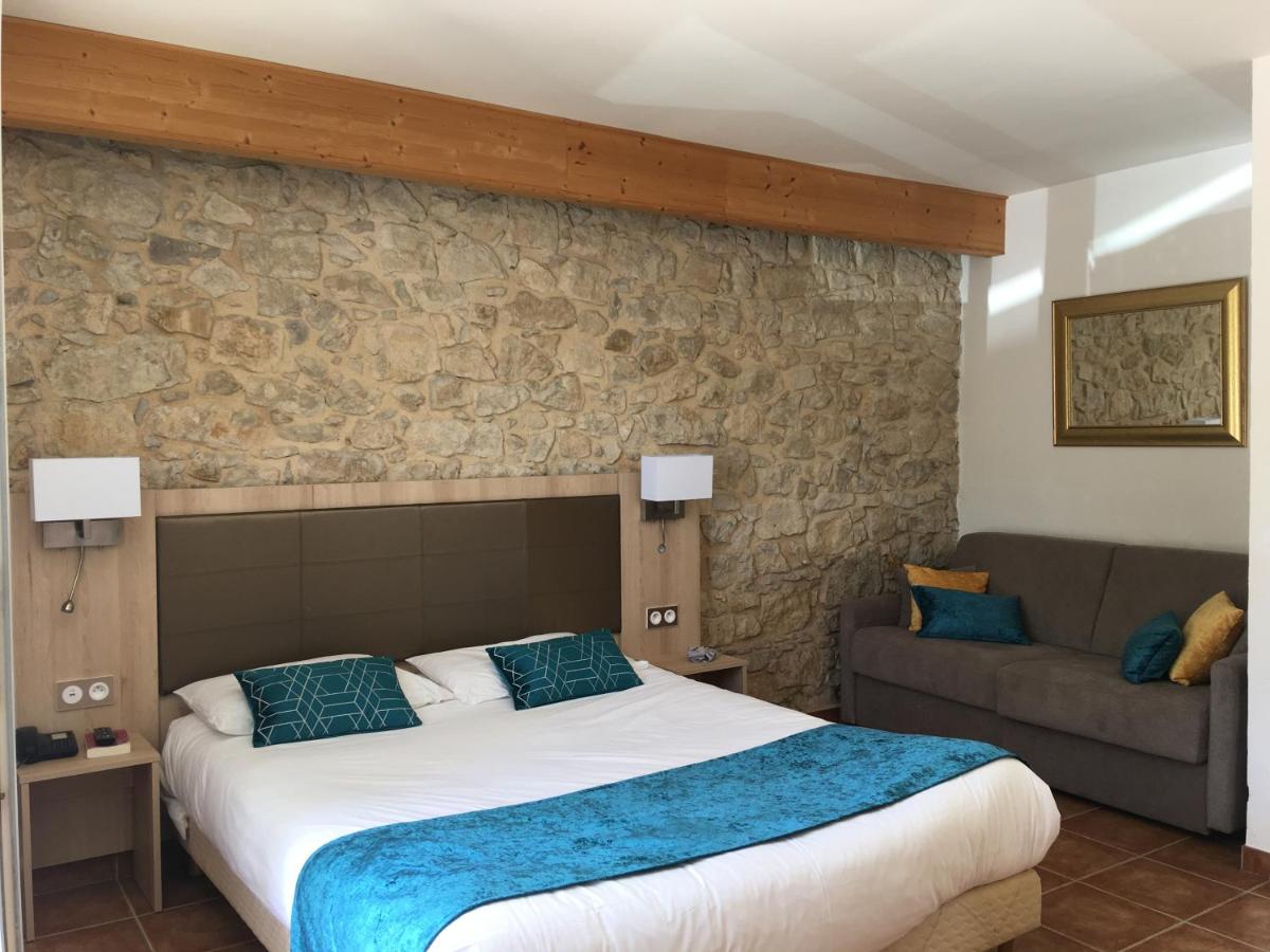 Un ou plusieurs lits dans un hébergement de l'établissement Logis Hôtel & Spa Déjeunez Sous L'Arbre