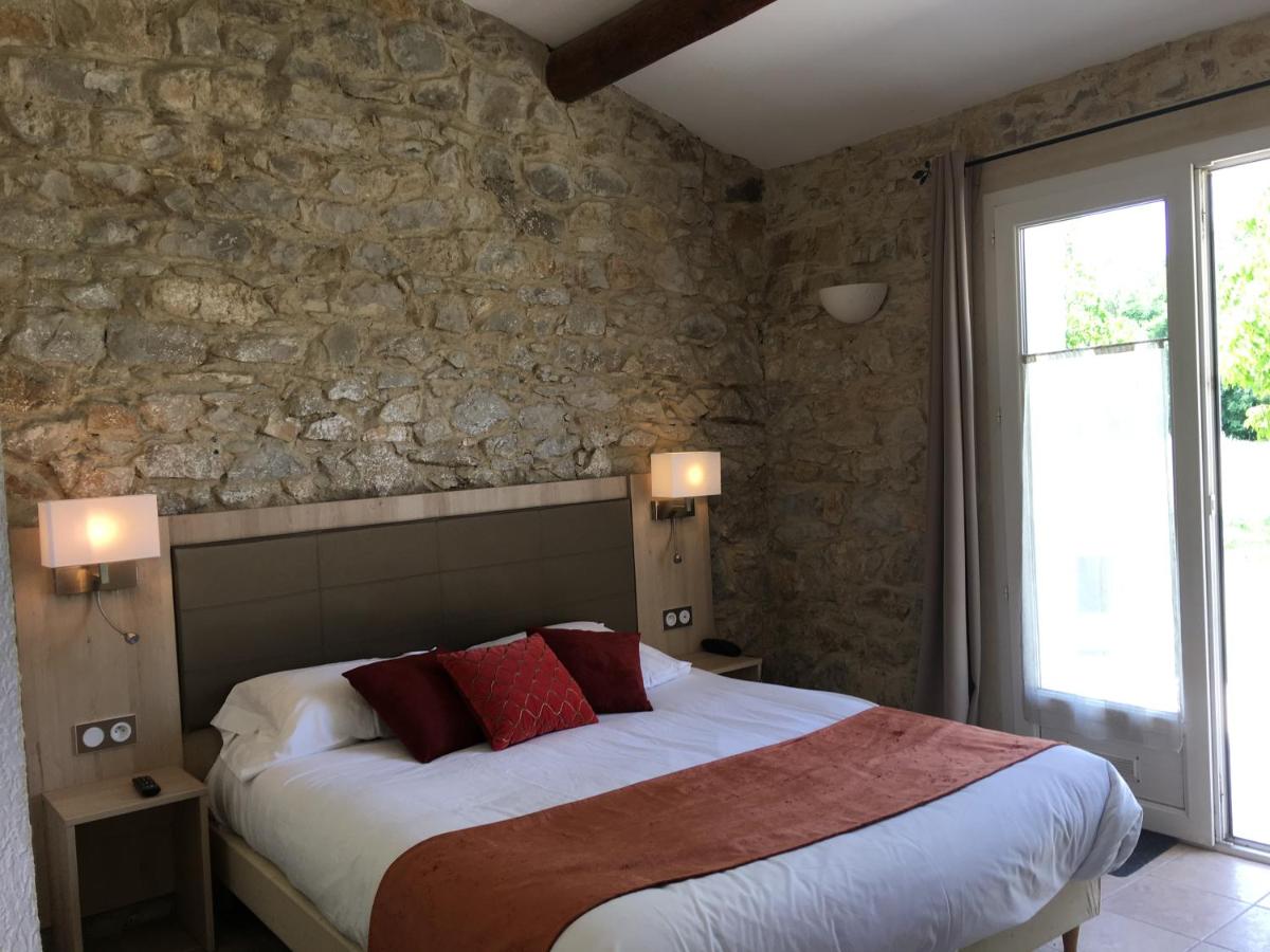 Un ou plusieurs lits dans un hébergement de l'établissement Logis Hôtel & Spa Déjeunez Sous L'Arbre