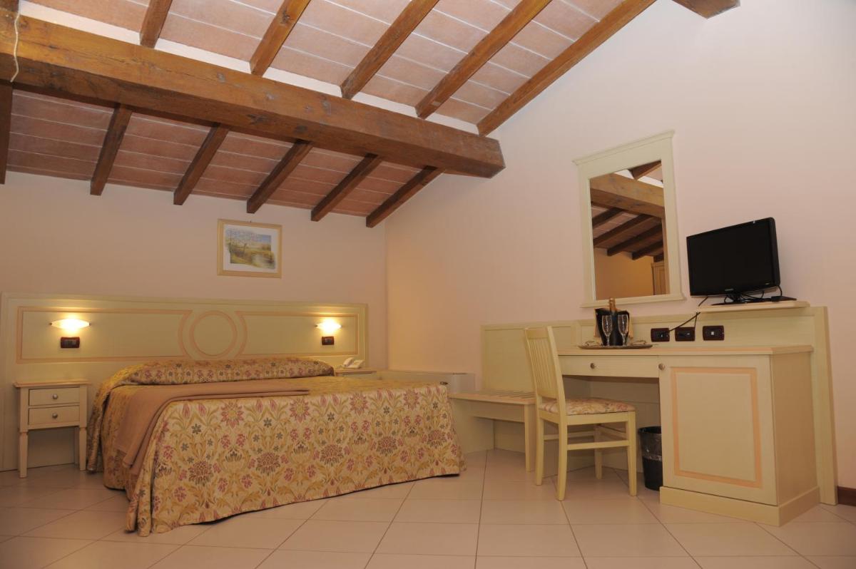 Hotel Plazza - Housity