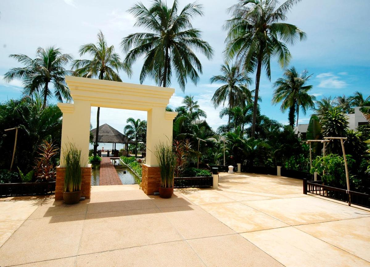 Golden Pine Beach Resort - Housity