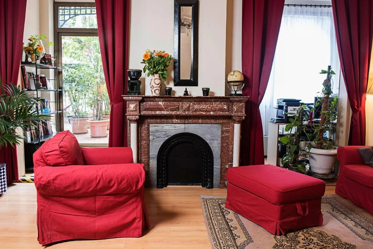 فاسهيون هووسي - برشلونة، إسبانيا