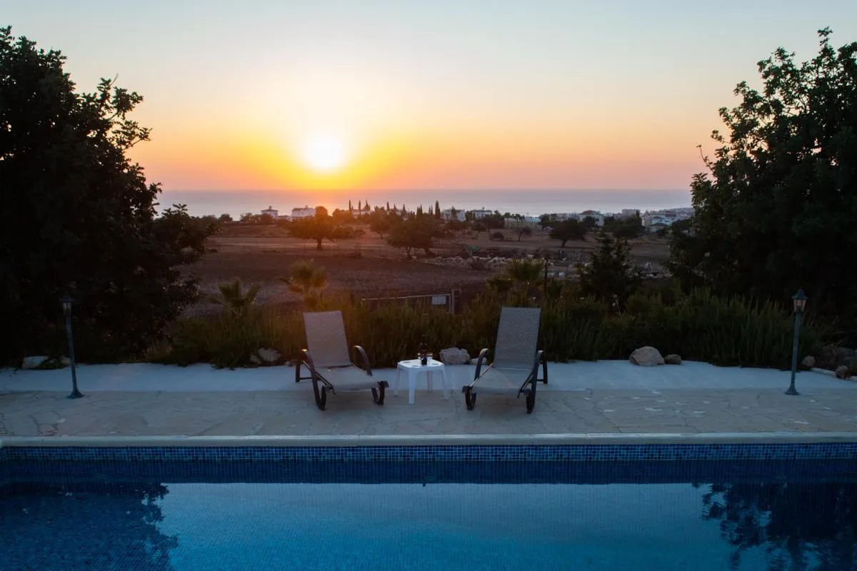 ادونيس فيلا - Coral Bay، قبرص