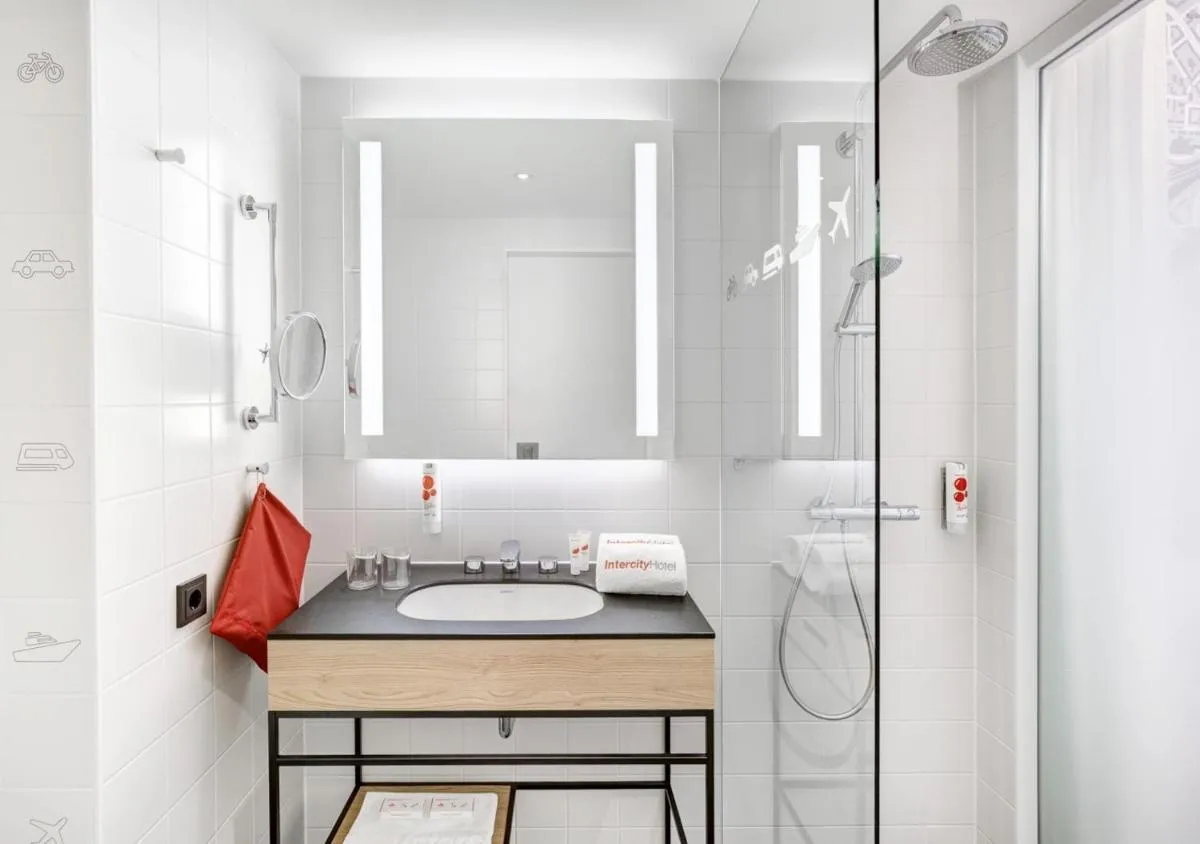 ينتركيتيهوتل فرانكفورت هوبتباهنهوف سد — صورة 3