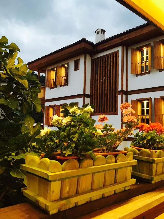 ⁨Cesmeli Konak Garden⁩ — صورة 34