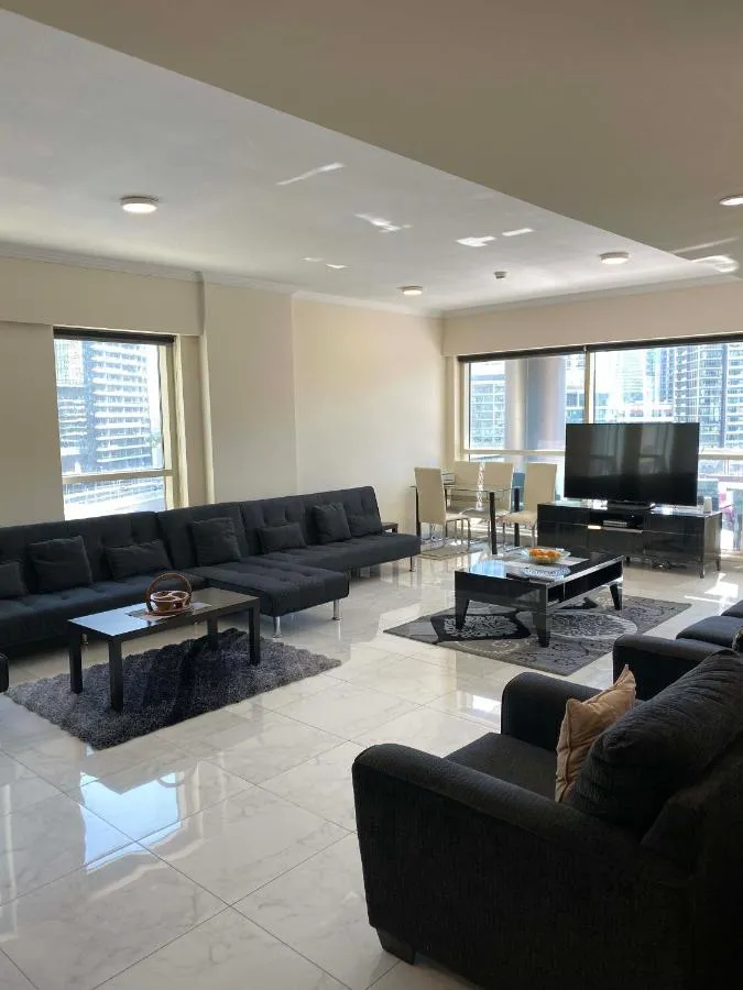 ⁨My-Places Dubai Apartment suitable for large groups Al Sahab 1⁩ — صورة 16