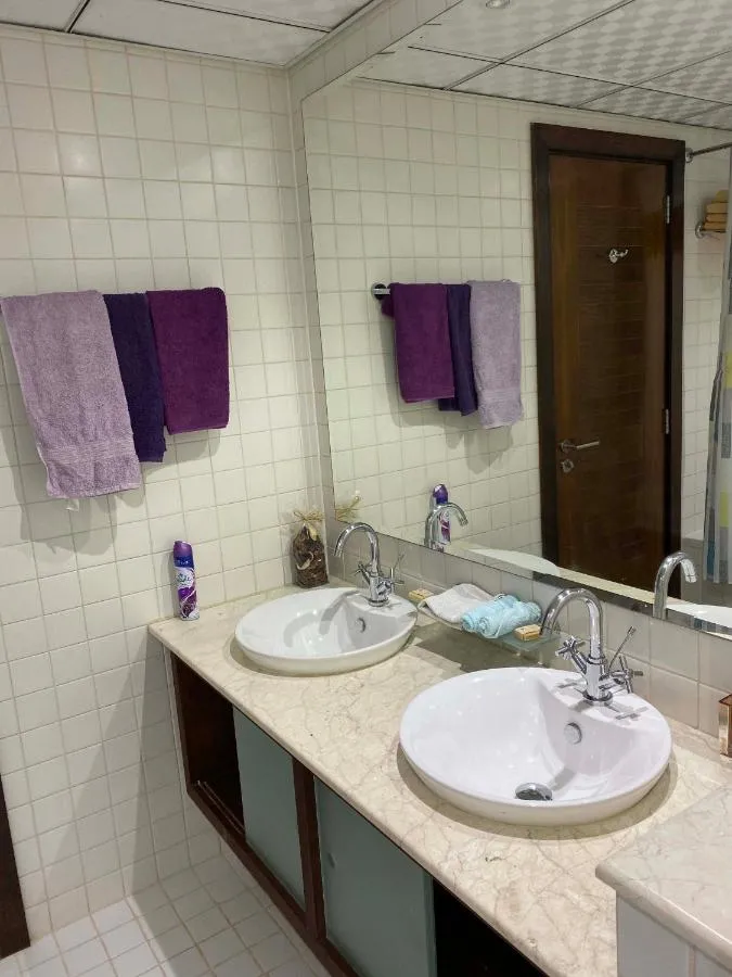 ⁨My-Places Dubai Apartment suitable for large groups Al Sahab 1⁩ — صورة 18