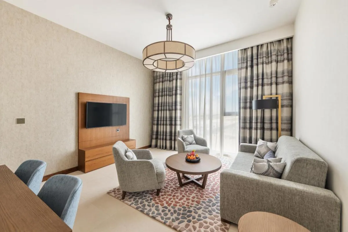 Staybridge Suites Dubai Al-Maktoum Airport by IHG — صورة 2