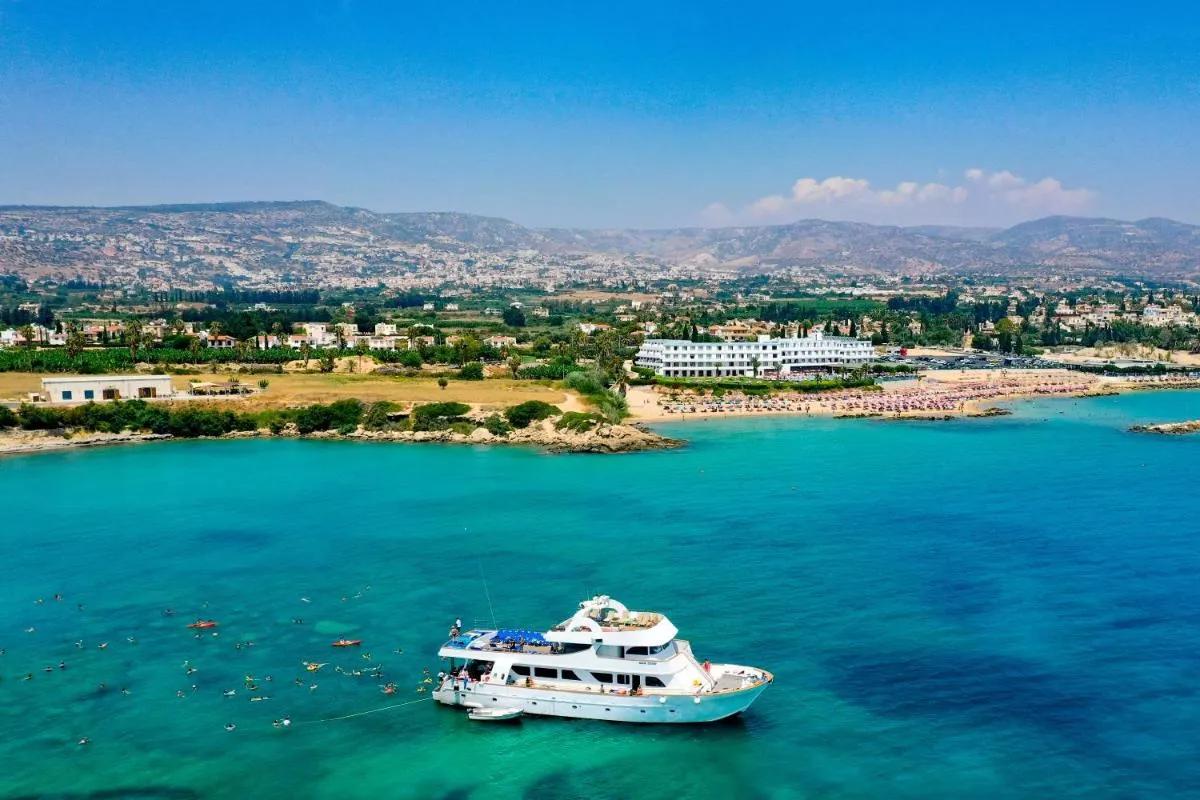 سورالليا بيتش هوتيل شقق - Coral Bay، قبرص