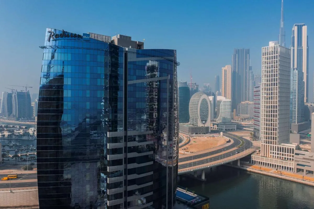 فندق راديسون بلو دبي كانال فيو - دبي، الإمارات