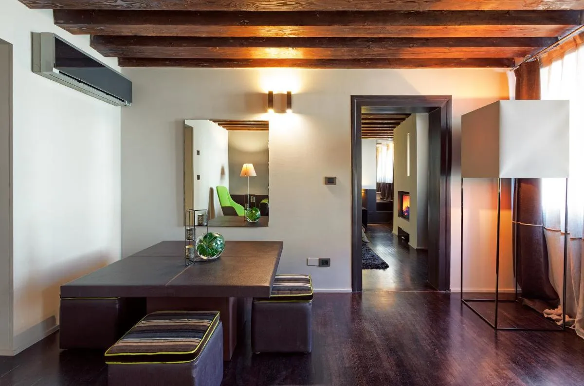 تشارمينغ هاوس يكس - البندقية، إيطاليا