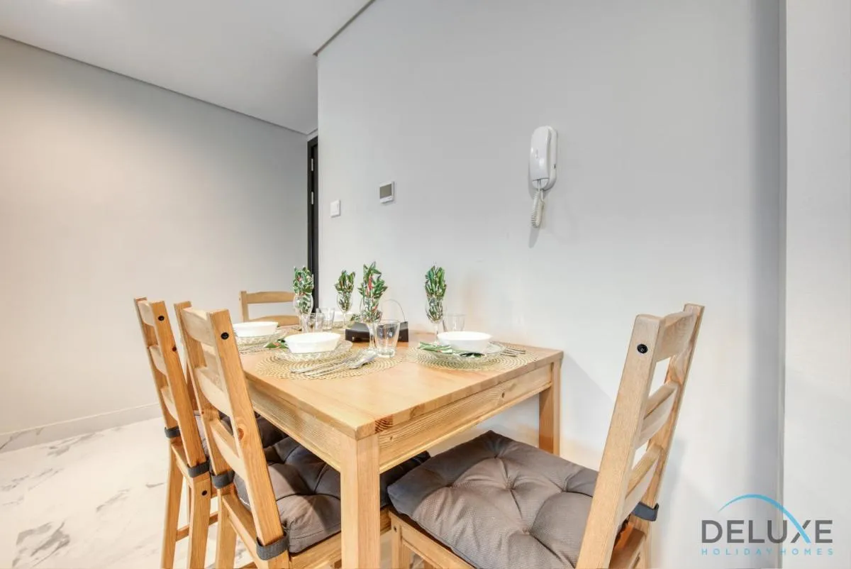 ⁨Peaceful 1BR at MAG 505 Dubai South by Deluxe Holiday Homes⁩ — صورة 3
