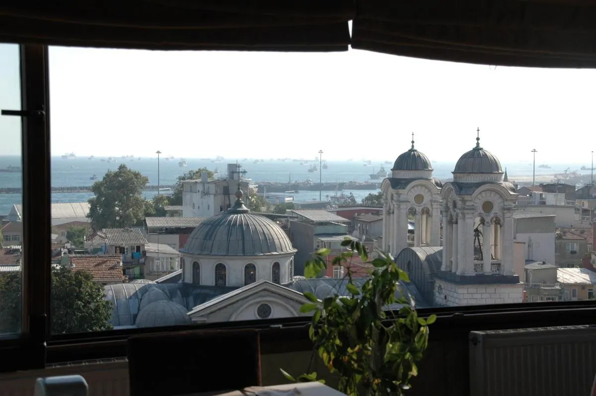 Grand Liza Hotel