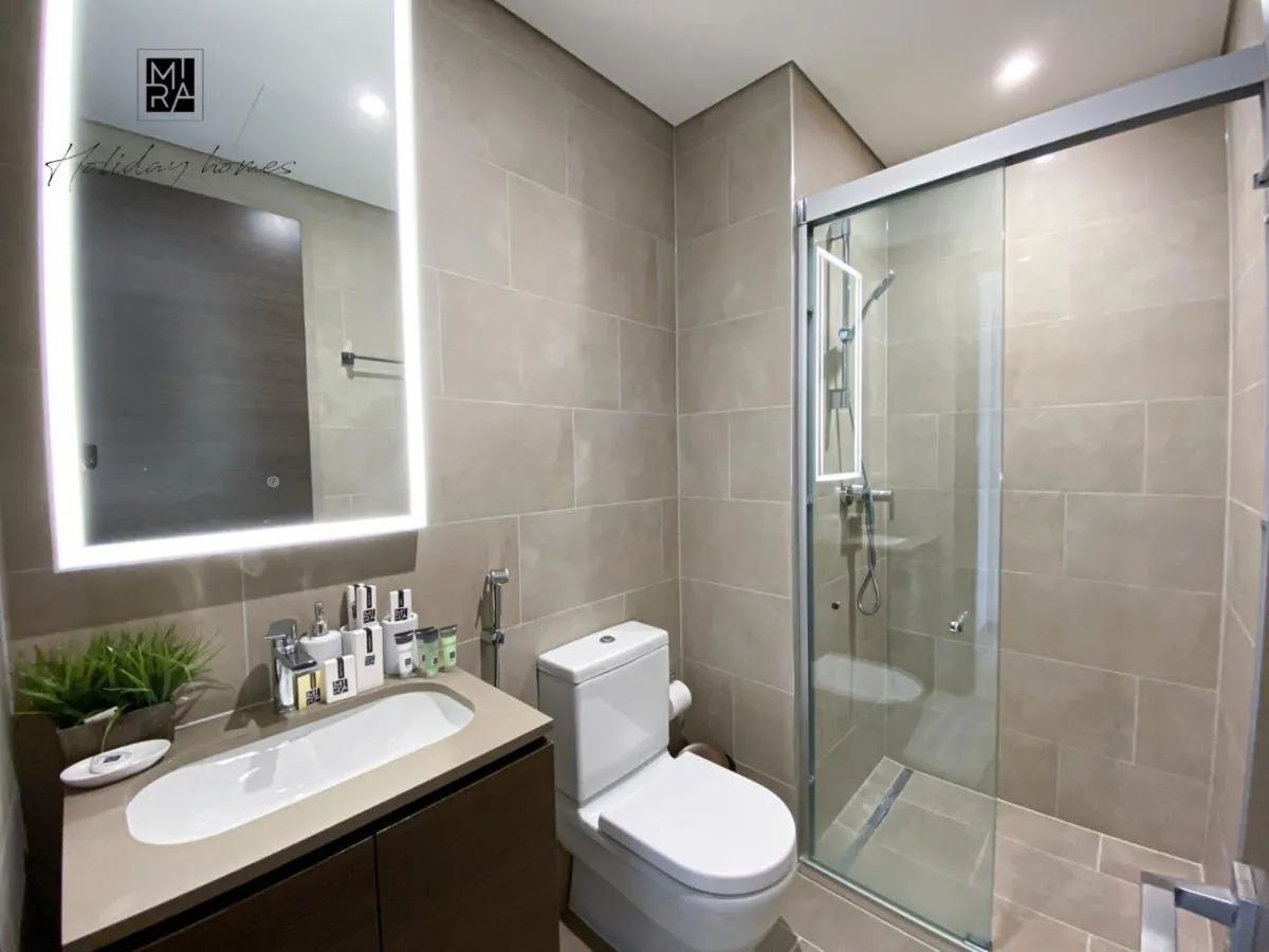 ⁨Mira Holiday Homes - Newly Furnished 1 bedroom in Creek Vista Tower B Sobha Hartland⁩ — صورة 16