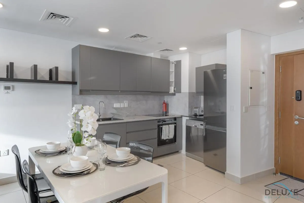 Scenic 1BR at Ocean Heights Dubai Marina by Deluxe Holiday Homes — صورة 3